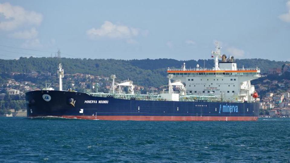 Olietankeren Minerva Nounou er 253 meter lang og stikker 14,1 meter. <i>Foto: Vesselfinder</i>