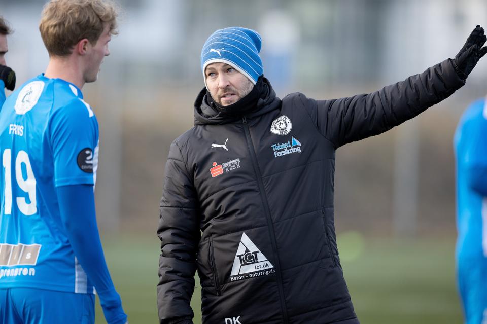 Daniel Kristensen (th.) kunne ikke levere en overraskelse i sin debut som cheftræner for Thisted FC. <i>Arkivfoto: Bente Poder</i>