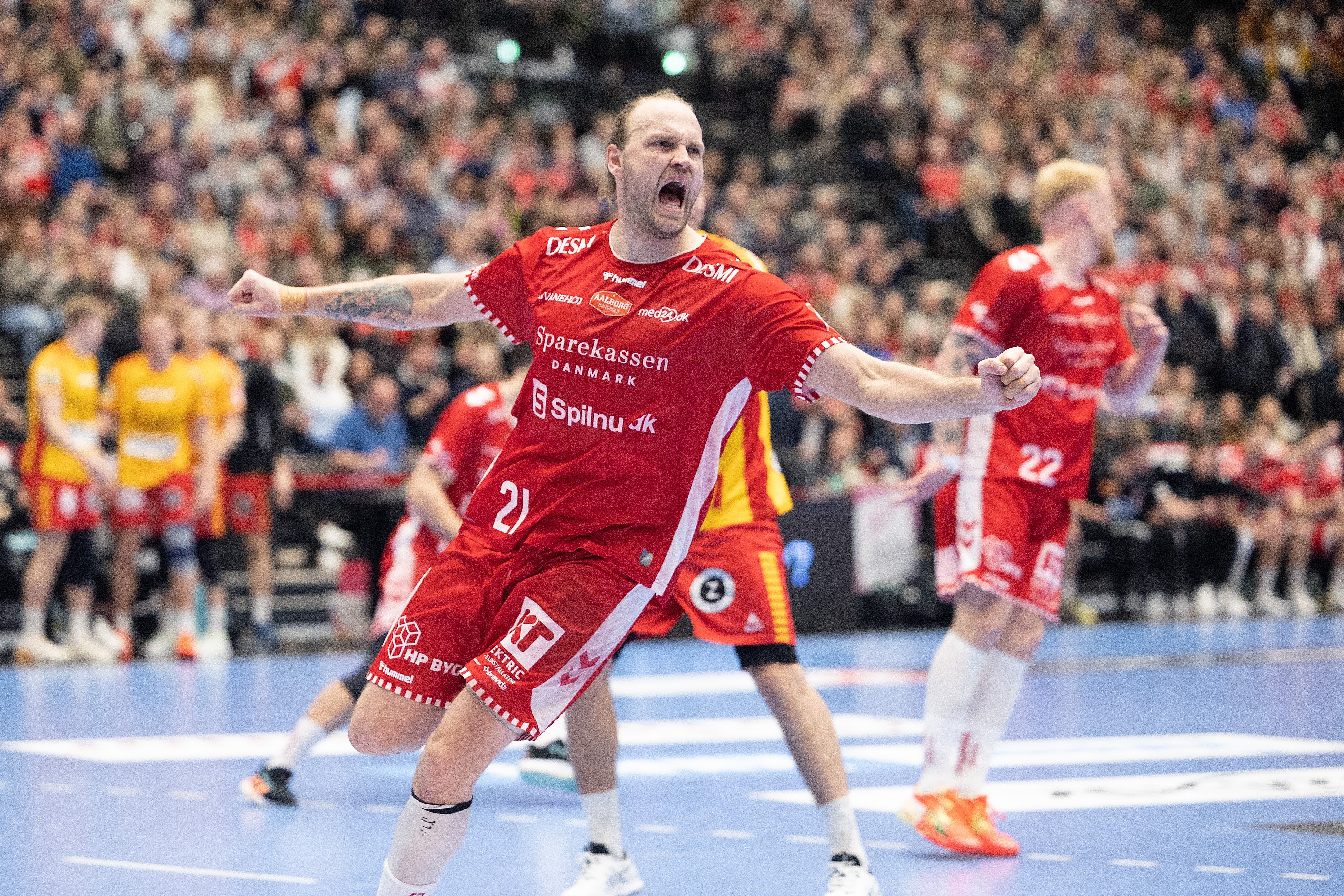 Se billederne: Aalborg Håndbold fik ram på rivaler i vital topkamp