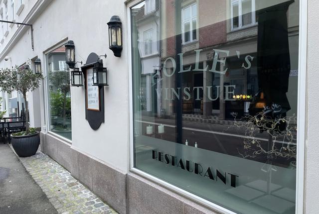 Holle's Vinstue og Bette Holle her i Algade er sat til salg.