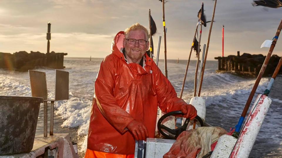Tom Neustrup blev fisker i en ung alder. Siden åbnede den populære butik Tom's Fiskebod i Hou, som nu desværre må lukke. <i>Foto: Jørgen Nielsen/Horisontfoto.dk</i>