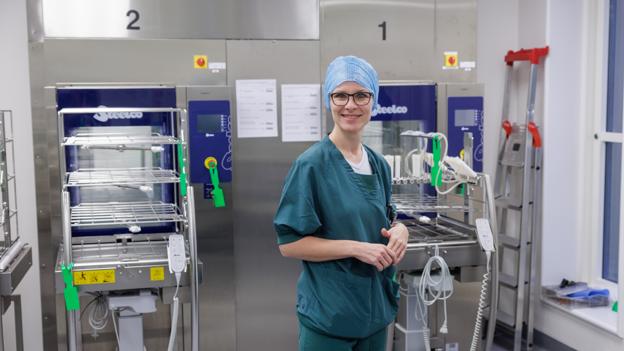 Chefsygeplejerske Christine Schjøtt er klar. På Frederikshavn Sygehus operationsafsnit er alle sygeplejerskestillinger besat. <i>Foto: Henrik Bo</i>