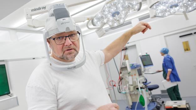 Mogens Brouw Jørgensen har i 20 år opereret på Frederikshavn Sygehus afsnit for planlagt ortopædkirurgi. <i>Foto: Henrik Bo</i>