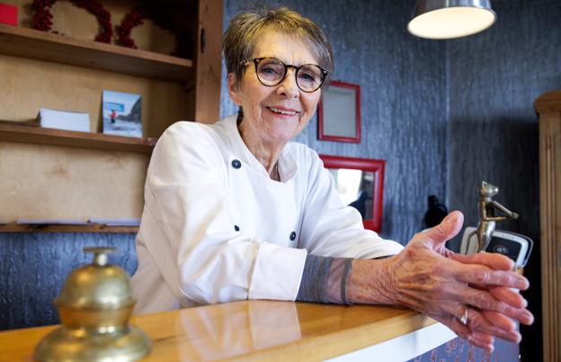 Gurli Thorsø Christensen indrømmer, at hun får svært ved at give helt slip på hotellet, hvor hun har været forpagter i 25 år. <i>Foto: Bo Lehm</i>