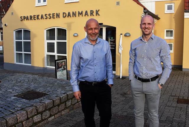 Afdelingsdirektør Lars Høst og souschef Mads Boelskifte Pedersen udgør det nye ledelsesteam i Sparekassen Danmark i Sæby.