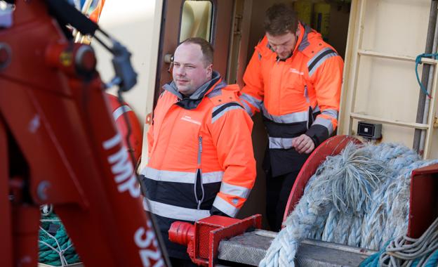- Det her rygtes i byen, så det gør det nok ikke nemmere at få folk til at melde sig som reddere. I forvejen kan vi ikke tilbyde en særlig løn, og vores område er affolket, siger stationsleder Morten Olsen. <i>Foto: Bo Lehm</i>