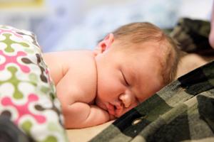 Et stik i hælen: Nu tjekkes din baby for endnu en sygdom