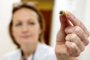 Slug et kamera: Sådan får læger et unikt kig på din tarm