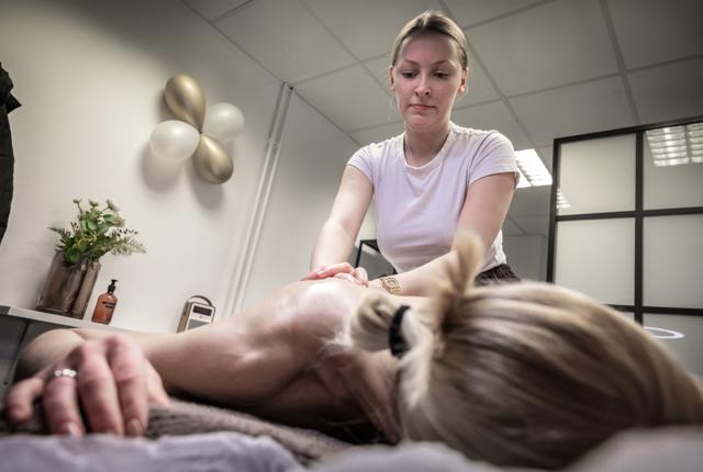 I sin første måned som selvstændig har Sofie Møller hjulpet stressramte klienter med muskelspændinger i kroppen.