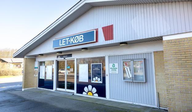 En gruppe borgere arbejder på at få byens købmand genåbnet. <i>Foto: Bente Poder</i>
