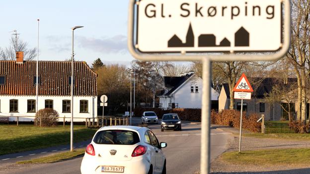Vejene i og omkring Gl. Skørping er ikke gearede til at kunne håndtere al den trafik, de mange nye udstykninger i den nordlige ende af Skørping medfører, lyder kritikken. <i>Foto: Lars Pauli</i>