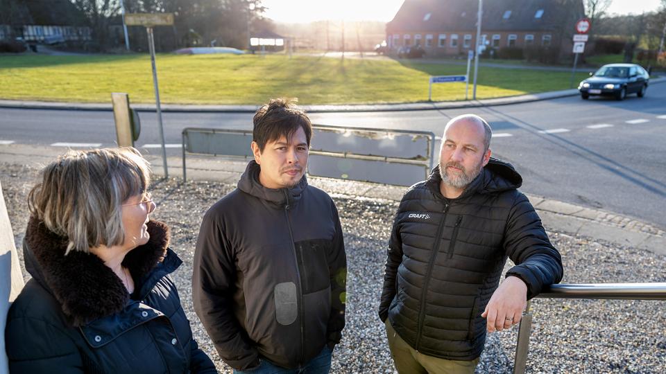Borgerne i Gl. Skørping er trætte af, at politikerne i Rebild Kommune tager beslutninger for området uden at have undersøgt, hvad konsekvenserne bliver - især når det kommer til trafikken. Her er det fra venstre Bente Møller Knudsen, Thomas Lam og Thomas Rafaelsen. <i>Foto: Lars Pauli</i>