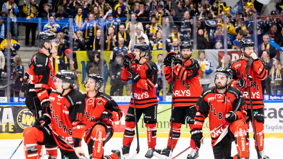 Aalborg Pirater og Herning Blue Fox mødtes i finalen ved Metal Final4 i Sparekassen Danmark Isarena. Skuffelsen var stor hos Aalborg Pirates, der tabte til Herning. <i>Foto: Claus Søndberg</i>