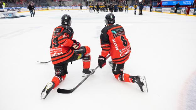 Skuffede Pirates-spillere ser til, efter slutsignalet i Sparekassen Danmark Isarena. <i>Foto: Claus Søndberg</i>