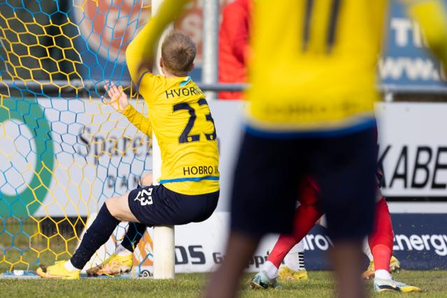 Frederik Elkær scorede til 3-0 mod Vendsyssel FF, inden han kolliderede med stolpen og måtte lade sig udskifte.