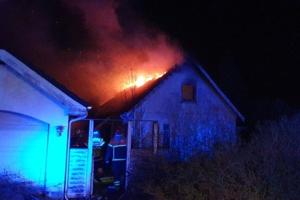 Voldsom brand i Hjørring: Flammerne stod op gennem taget