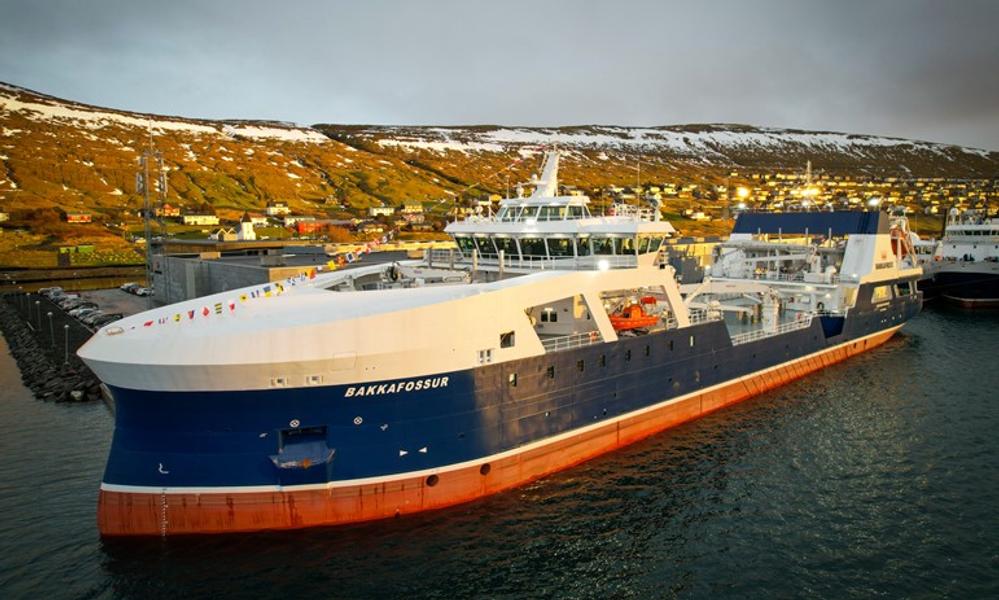 'Bakkafossur' er en 109 meter lang brøndbåd, der kan transportere levende fisk. 'Bakkafossur' er en 109 meter lang brøndbåd, der kan transportere levende fisk.