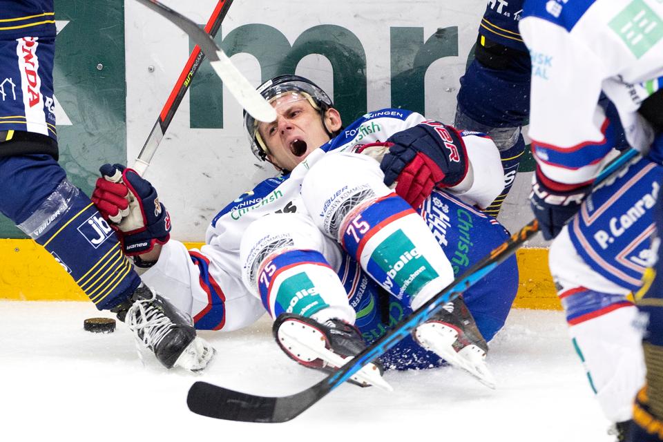 Alexander Bumagins smerte var tydelig, da han kom galt afsted i en kamp mod Herning i sidste uge, og det var ikke uden grund. <i>Arkivfoto: Claus Søndberg</i>
