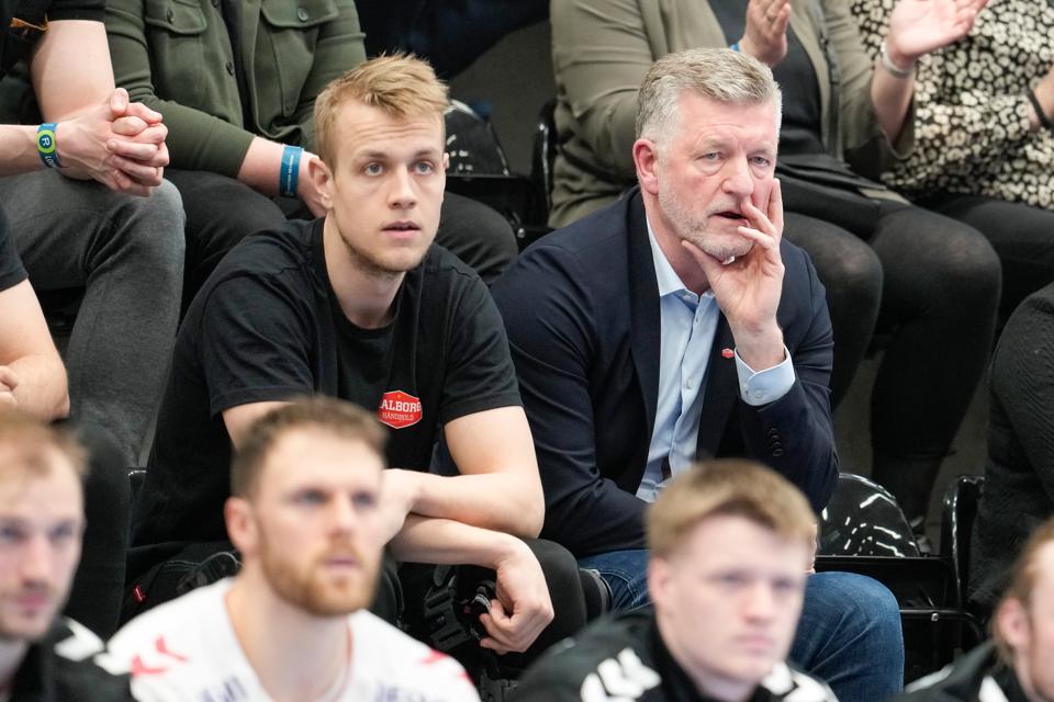 Buster Juul har meget mod sin vilje måttet genindtage rollen som tilskuer. Her til udekampen mod HC Midtjylland for to uger siden. <i>Arkivfoto: Frank Cilius/Ritzau Scanpix</i>