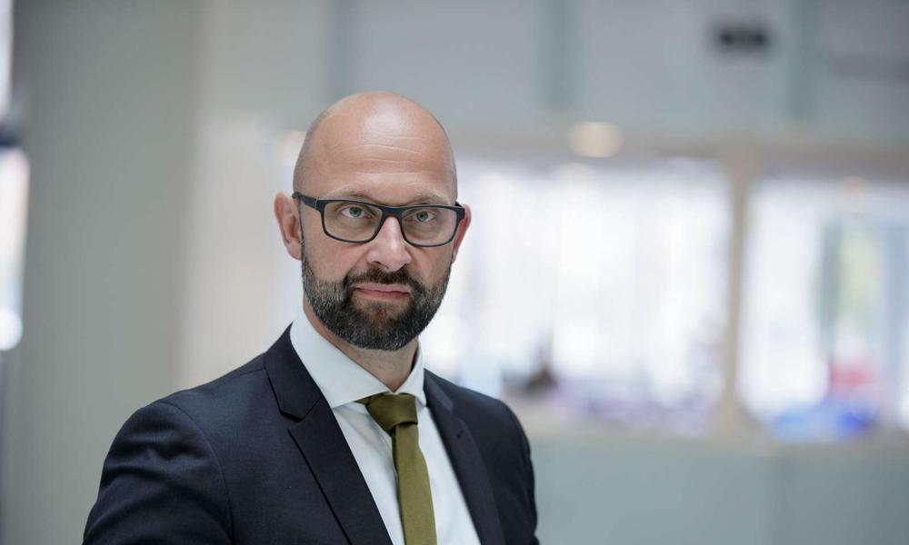 Hvis ikke man prioriterer sikkerhed i samme takt, som man øger sin digitalisering, så øges risikoen for at blive ramt digitalt, lyder det fra Morten Rosted Vang, fagleder for cybersikkerhed og digital ansvarlighed i Dansk Industri. Hvis ikke man prioriterer sikkerhed i samme takt, som man øger sin digitalisering, så øges risikoen for at blive ramt digitalt, lyder det fra Morten Rosted Vang, fagleder for cybersikkerhed og digital ansvarlighed i Dansk Industri.