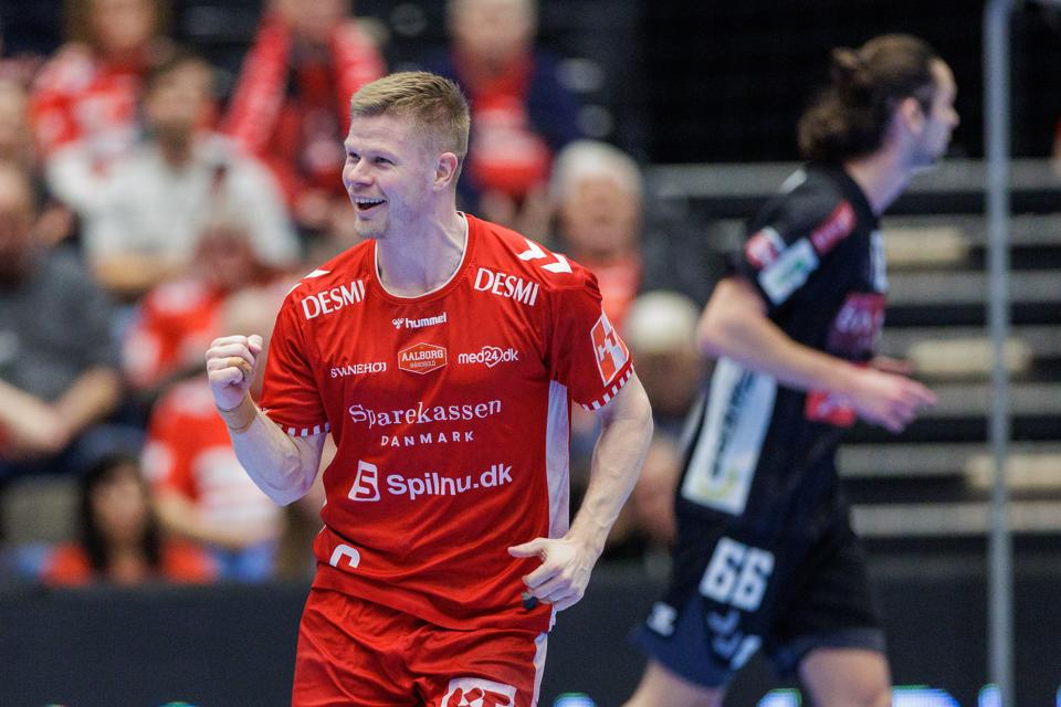 Sebastian Barthold var tilbage på banen efter en kamps fravær, da Aalborg Håndbold fredag ydmygede Sønderjyske. <i>Foto: Henrik Bo</i>