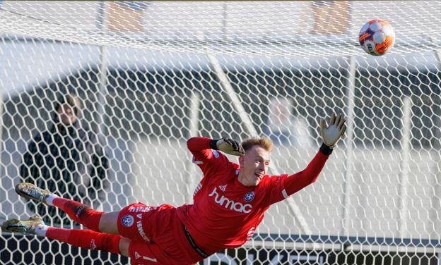 Marcus Bundgaard viste karakterstyrke med et clean sheet efter en hård forårspremiere. <i>Foto: Henrik Bo</i>