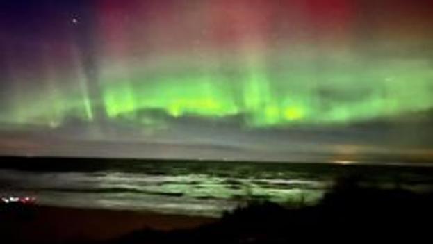 Smukt var det også over Tversted Strand, hvor Louise Jensen Gru fangede nordlysstrålerne. <i>Louise Jensen Gru</i>