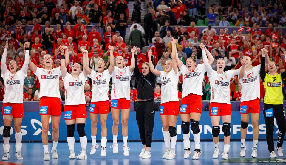 Det danske kvindelandshold i håndbold gjorde det godt, sidst der var VM. Nu skal de snart spille VM igen - denne gang i Frederikshavn. <i>Foto: Uros Hocevar / kolektiff</i>