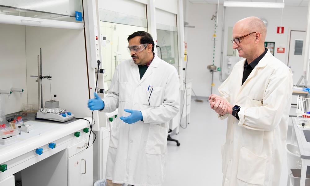Subramanian Suriyanarayanan och Ian Nicholls vid Linnéuniversitetet. Subramanian Suriyanarayanan och Ian Nicholls vid Linnéuniversitetet.