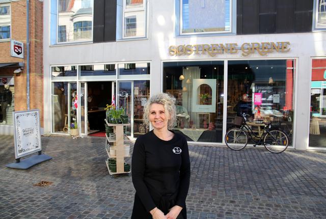 Butikschef Anita Rasmussen er efter ugers renovering klar med en ny og større Søstrene Grene-butik i Frederikshavn.