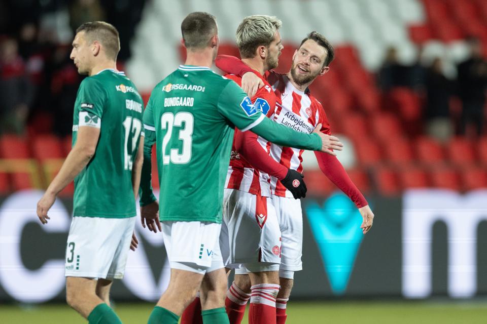Louka Prip scorede begge AaB's mål i sejren over Viborg. <i>Foto: Bente Poder</i>