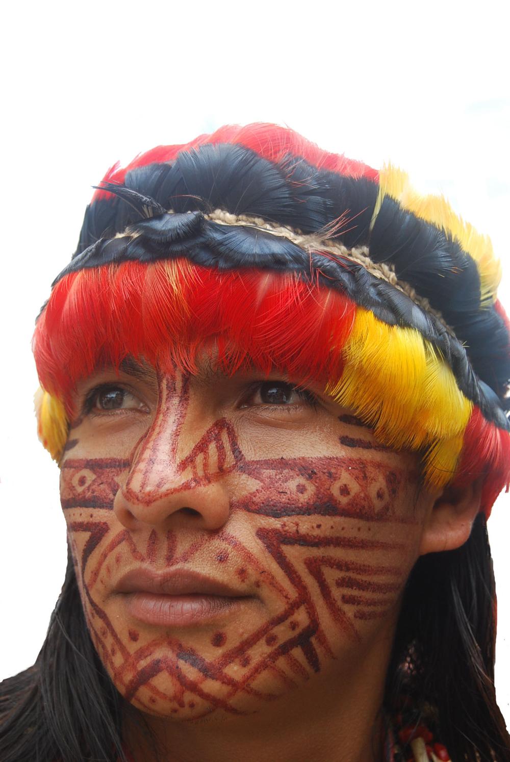 Shuar indianer Jaime Vargas fra Arutam er en del af balsatræ-projektet i Ecuador