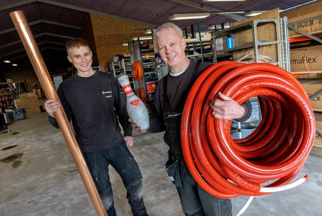 Ulrich og Anders Kristensen, der er far og søn, driver VVS-firmaet Kaj Rasmussen, som netop er rykket ind i det gamle bowlingcenter i Fjerritslev.