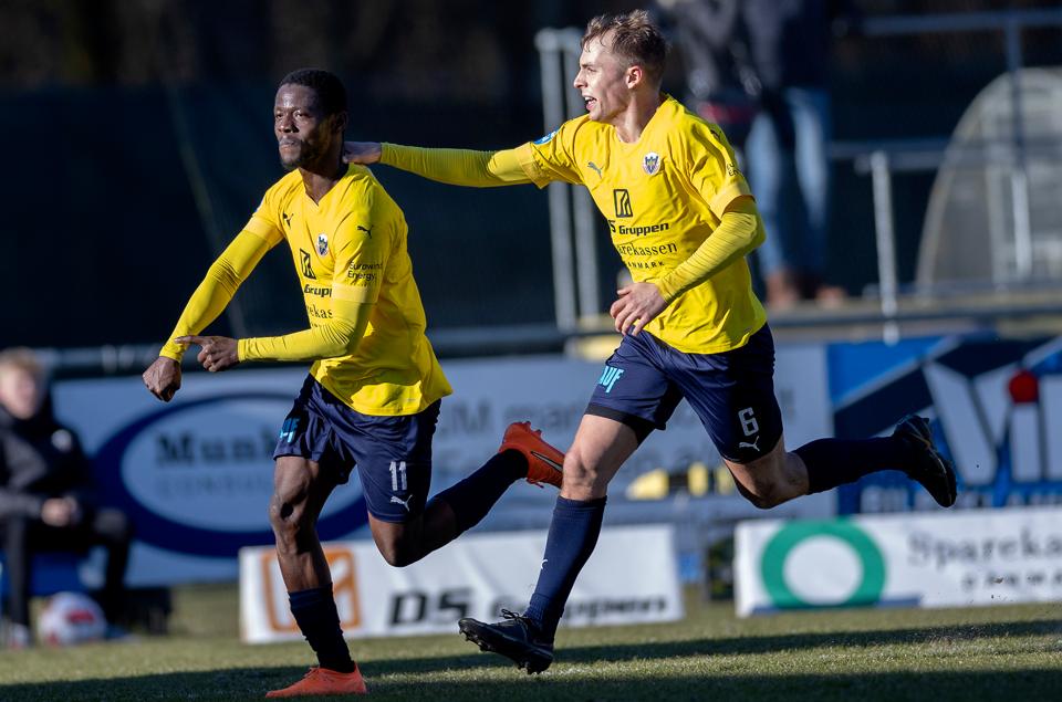 Don Deedson sikrede Hobro tre vigtige point med sit sejrsmål otte minutter før tid. <i>Foto: Lars Pauli</i>