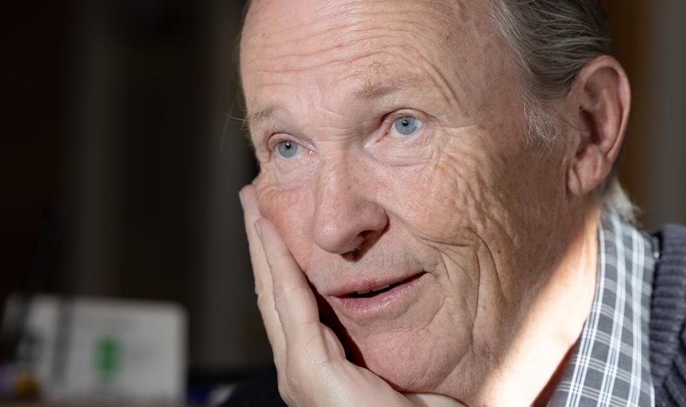 72-årige Hans Jørgen Madsen er vinbonde på Glenholm syd for Løgstør. <i>Foto: Bente Poder</i>