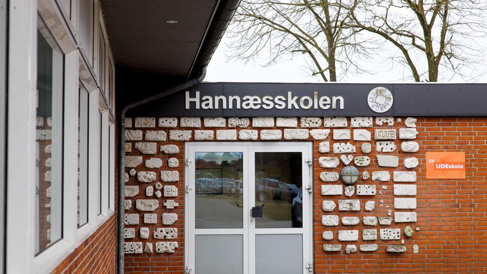 Overbygningsskolen i Vesløs er samen med Hannæs-Østerild Skoles afdeling i Østerild blandt de fem skoler, som står til lukning i det oplæg, som lige nu behandles politisk inden det forventes sendt i offentlig høring efter kommunalbestyrelsens møde 28. marts. <i>Foto: Bo Lehm</i>
