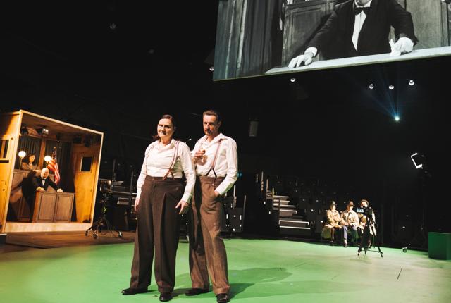 Arturo Uis uhindrede vej til magten spilles for tiden på Vendsyssel Teater.