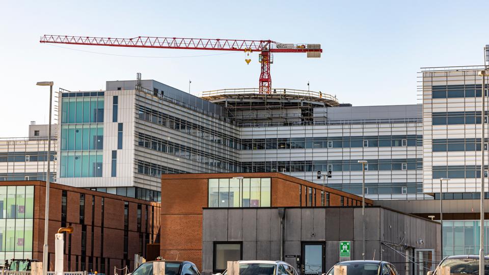 Byggeriet af det nye supersygehus i Aalborg er en fuldbyrdet skandale, mener Jens Peter Svarrer, redaktionschef hos Nordjyske. <i>Foto: Martél Andersen</i>