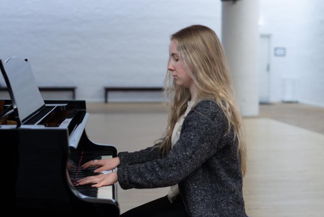 Amanda Nielsen er i gang med sin musikalske karriere. Den begyndte allerede foran klaveret som 8-årig.