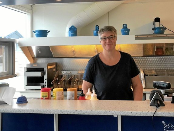 Rikke Lundholt, ejer af Den blå Cafe i Strandby. 