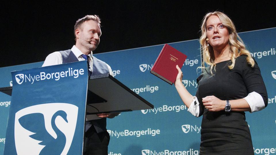 To tidligere formænd for Nye Borgerlige. Lars Boje Mathiesen overtog 7. februar posten fra Pernille Vermund, men blev torsdag aften smidt ud af partiet. Ny formand bliver - formentlig - igen Pernille Vermund. <i>Foto: Bo Amstrup/Ritzau Scanpix</i>