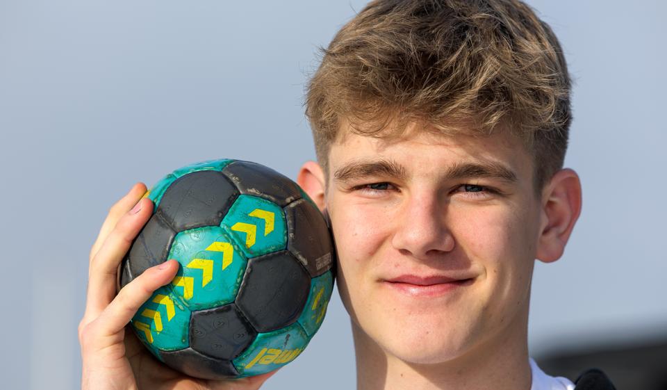 Silas Overby er rejst fra familien i Thisted til Berlin for at forfølge drømmen om at blive professionel håndboldspiller.  <i>Foto: Bo Lehm</i>