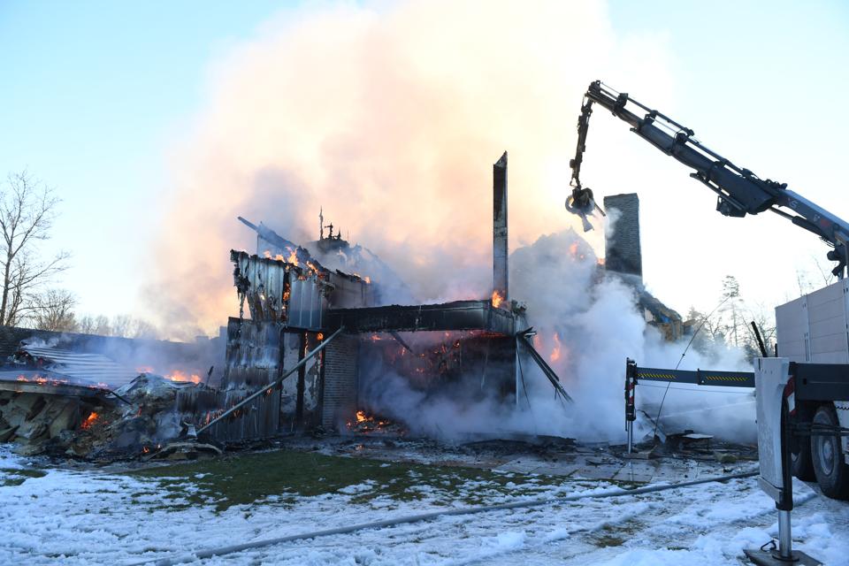 Efter branden var der stort set intet tilbage af villaen. <i>Foto: Jan Pedersen</i>