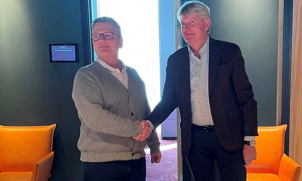 Malerforbundets formand, Tonny Olsen (tv) og formand for Dansk Malermestre, Per Vangekjær, har forhandlet en ny overenskomst på plads. Malerforbundets formand, Tonny Olsen (tv) og formand for Dansk Malermestre, Per Vangekjær, har forhandlet en ny overenskomst på plads.