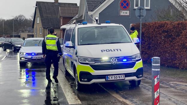 Nordjyllands Politi er på stedet. <i>Foto: Lasse Damsgaard</i>