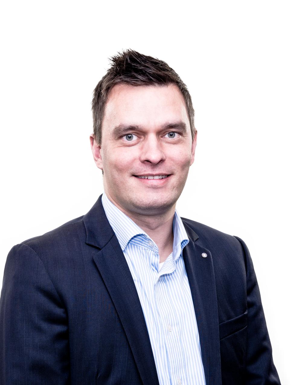 Peter Lorentzen er sikker på, at lovgivning og krav, herunder syn, omkring ADAS, kalibrering og rudeskift vil blive strammet. Peter Lorentzen er sikker på, at lovgivning og krav, herunder syn, omkring ADAS, kalibrering og rudeskift vil blive strammet.