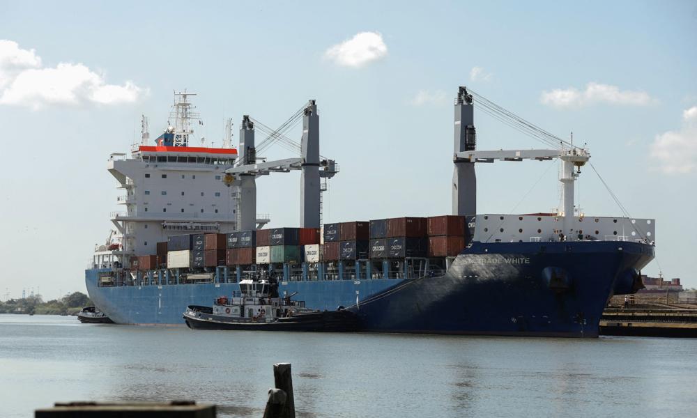 Containerskibet 'Seatrade White' i transit på Panamakanalen i begyndelsen af marts 2023.