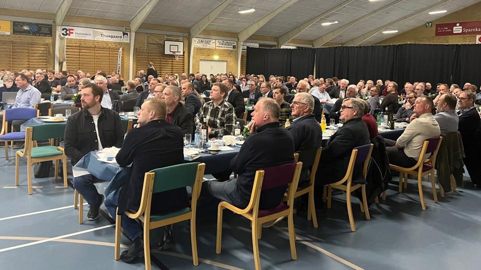 Der var cirka 200 deltagere i Fjordlands generalforsamling, der blev afholdt på Thyholm tirsdag aften. <i>Privatfoto</i>