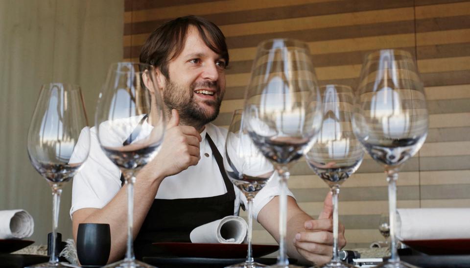 René Redzepi (på billedet) og folkene bag den danske michelinrestaurant Noma åbner onsdag en pop up-restaurant i den japanske by Kyoto. Stedet, der hedder Noma Kyoto og ligger på Ace Hotel Kyoto, har åbent frem til 20. maj fra onsdag til lørdag til frokost og middag. (Arkivfoto). <i>Yuya Shino/Reuters</i>