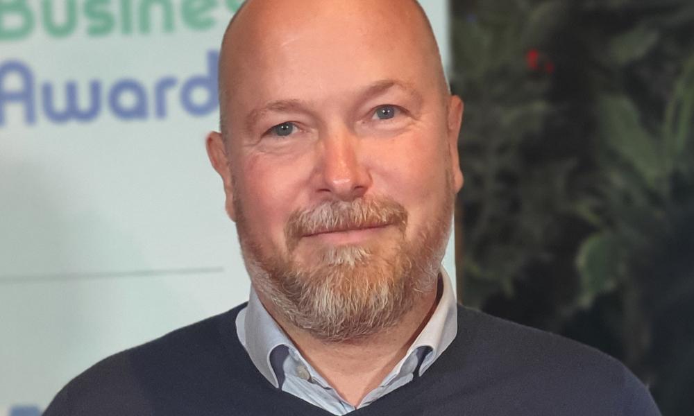 Kim Pedersen, adm. direktør i Snedkerfirmaet Arne Pedersen A/S, kalder virksomhedens vækst i 2022 for "første step". Kim Pedersen, adm. direktør i Snedkerfirmaet Arne Pedersen A/S, kalder virksomhedens vækst i 2022 for "første step".